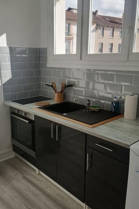 Appartement Avec Balcon Et Parking Prive Roanne Exteriér fotografie